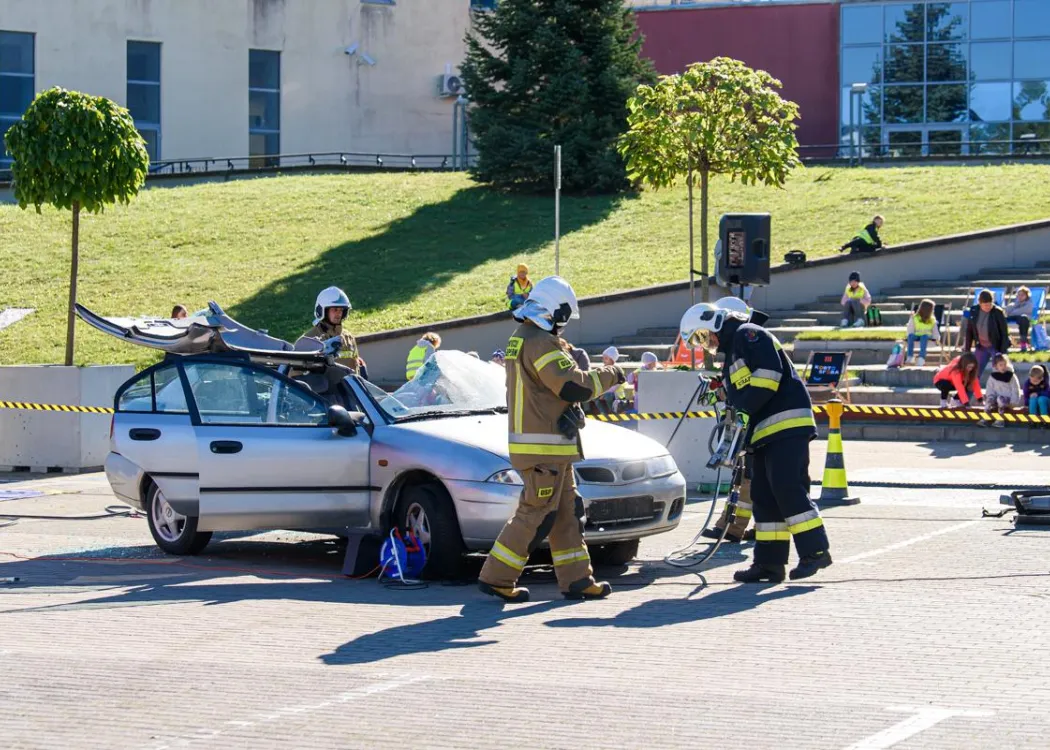 Olsztyńskie Dni Nauki i Sztuki 2025: ochotnicza straż pożarna demonstruje akcję ratunkową