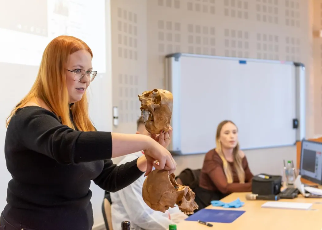 Olsztyńskie Dni Nauki i Sztuki 2025: uczestnicy biorący udział w warsztatach 