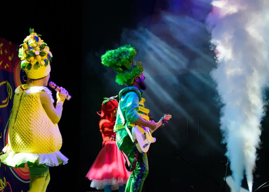 Olsztyńskie Dni Nauki i Sztuki 2025: występ grupy teatralnej podczas ODNiS