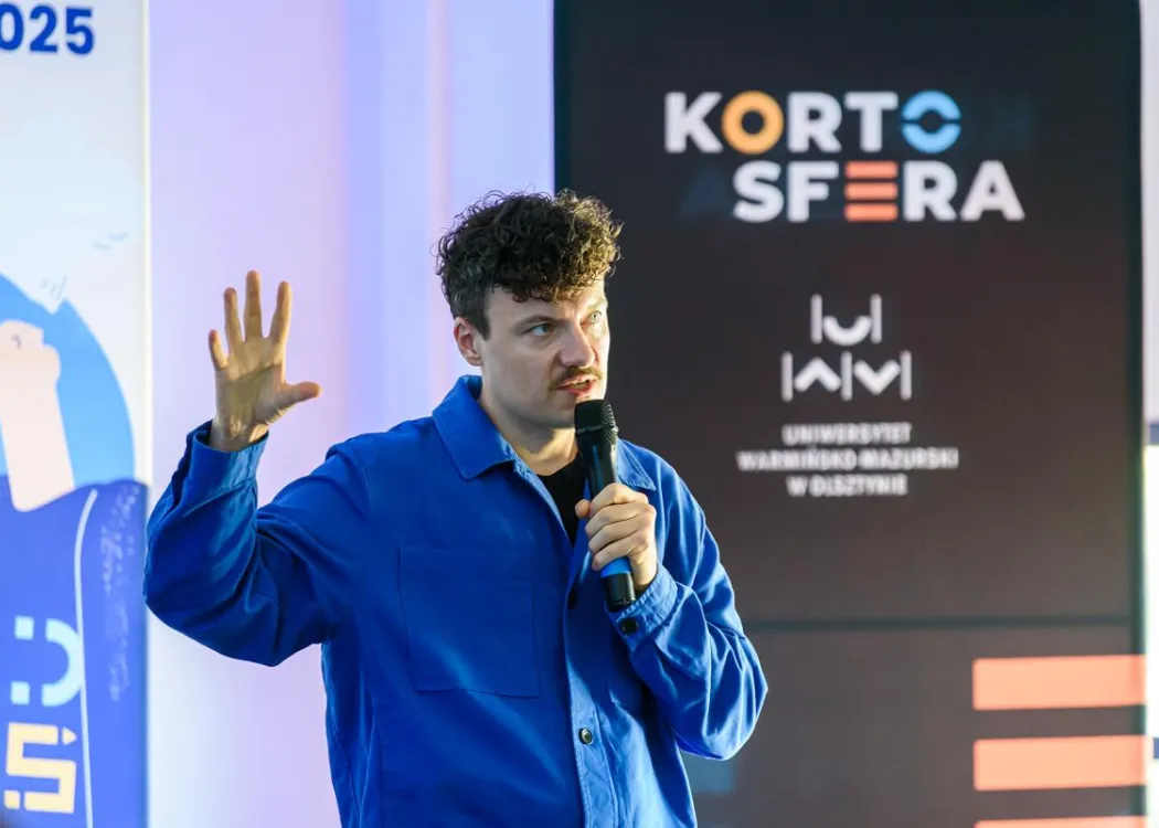 Olsztyńskie Dni Nauki i Sztuki 2025: dr inż. Konrad Skotnicki podczas wykładu na ODNiS