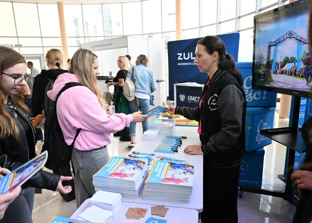 Salon Maturzystów 2025: uczestnicy na stoiskach