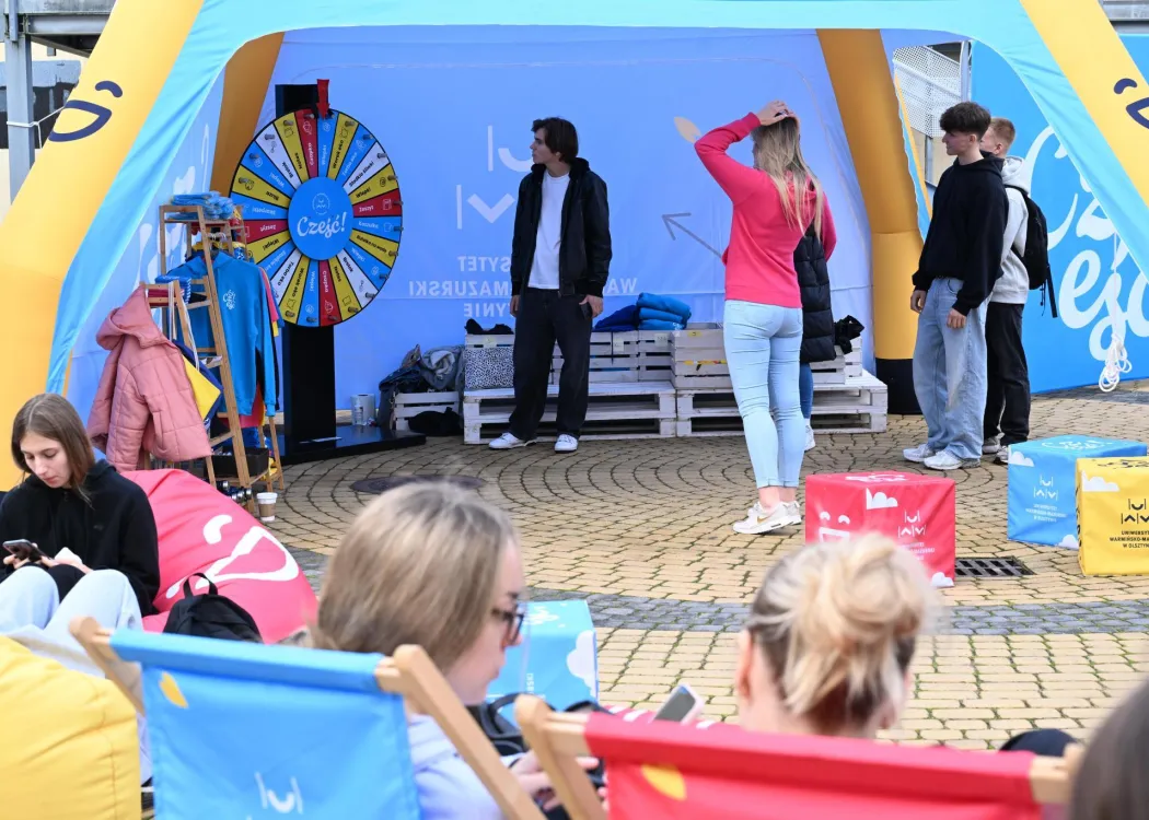 Salon Maturzystów 2025: uczestnicy w strefie Cześć