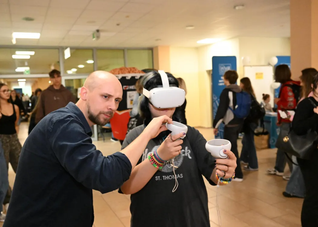 Salon Maturzystów 2025: uczestnicy na stoiskach