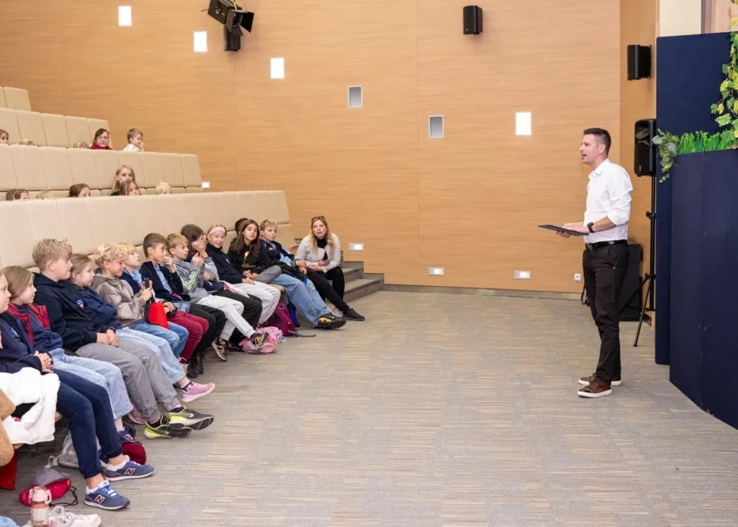 Olsztyńskie Dni Nauki i Sztuki 2025: dyrektor Kortosfery zaprasza na występ teatru Igraszka