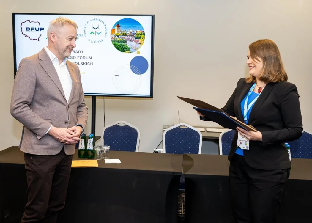 Prof. Jakub Sawicki odbiera podziękowania