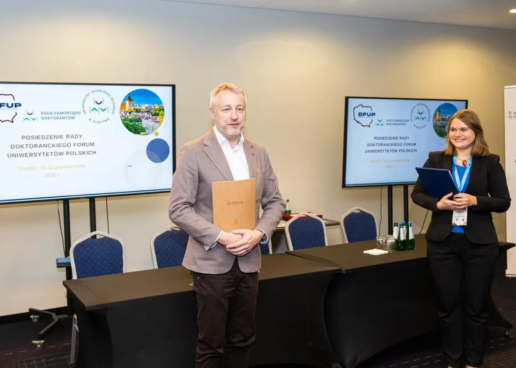 Prof. Jakub Sawicki wita uczestników posiedzenia Rady Doktoranckiego Forum Uniwersytetów Polskich