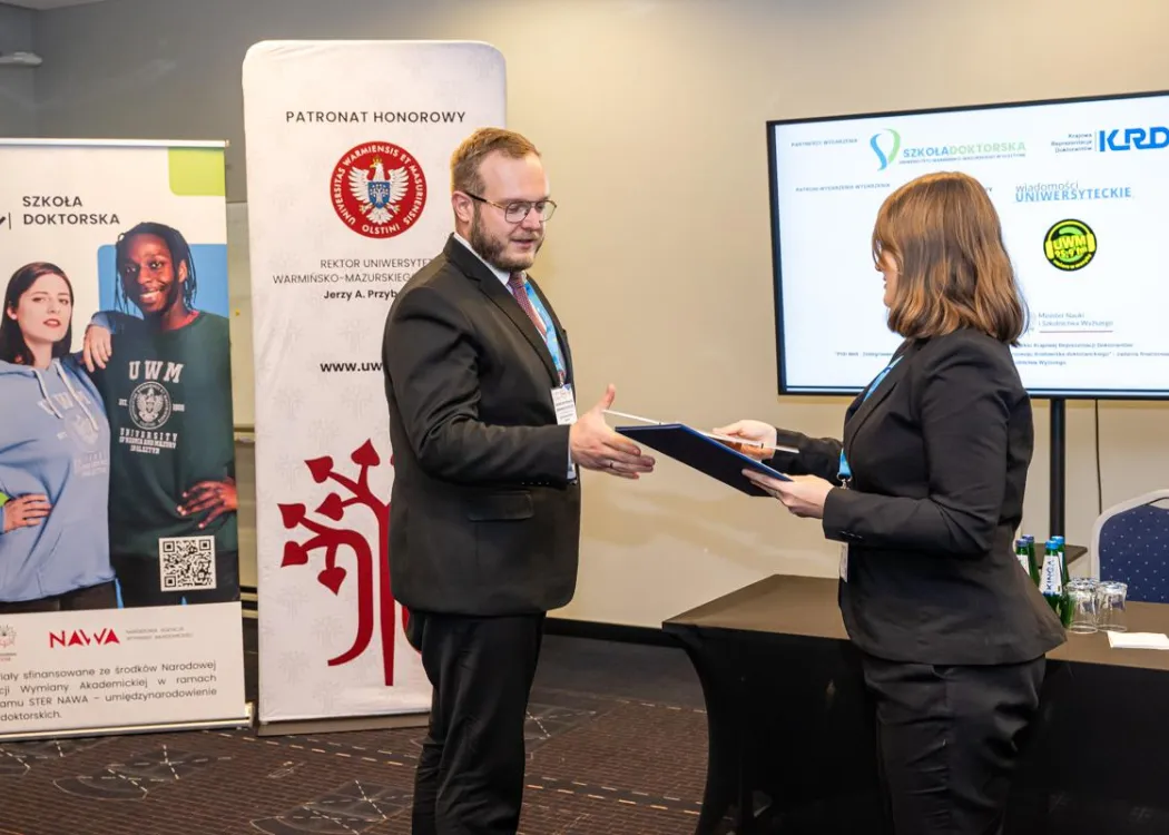 Przemysław Rozental odbiera podziękowania