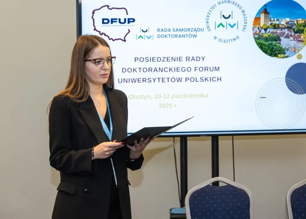 Aleksandra Cichowska-Likszo wita uczestników posiedzenia Rady Doktoranckiego Forum Uniwersytetów Polskich