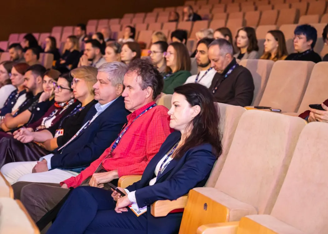 uczestnicy konferencji SPIN siedzą w auli UWM
