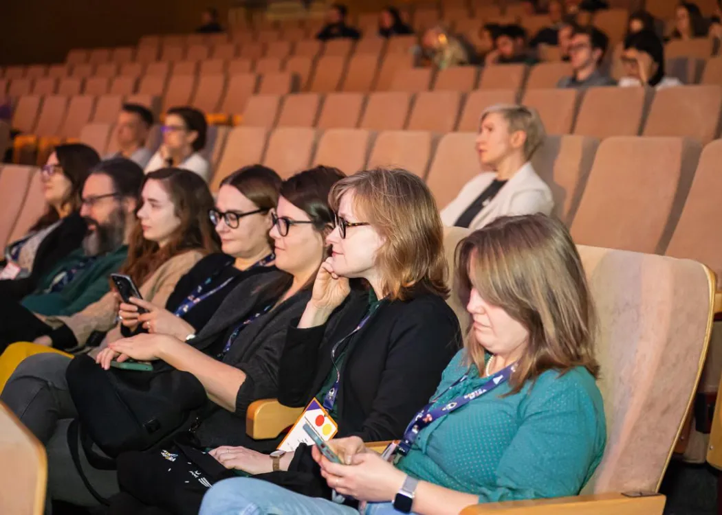 uczestnicy konferencji SPIN siedzą w auli UWM
