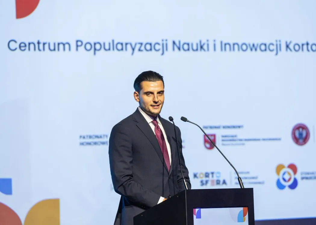 Konferencja SPIN: Jakub Klepański przemawia w Centrum Konferencyjnym UWM