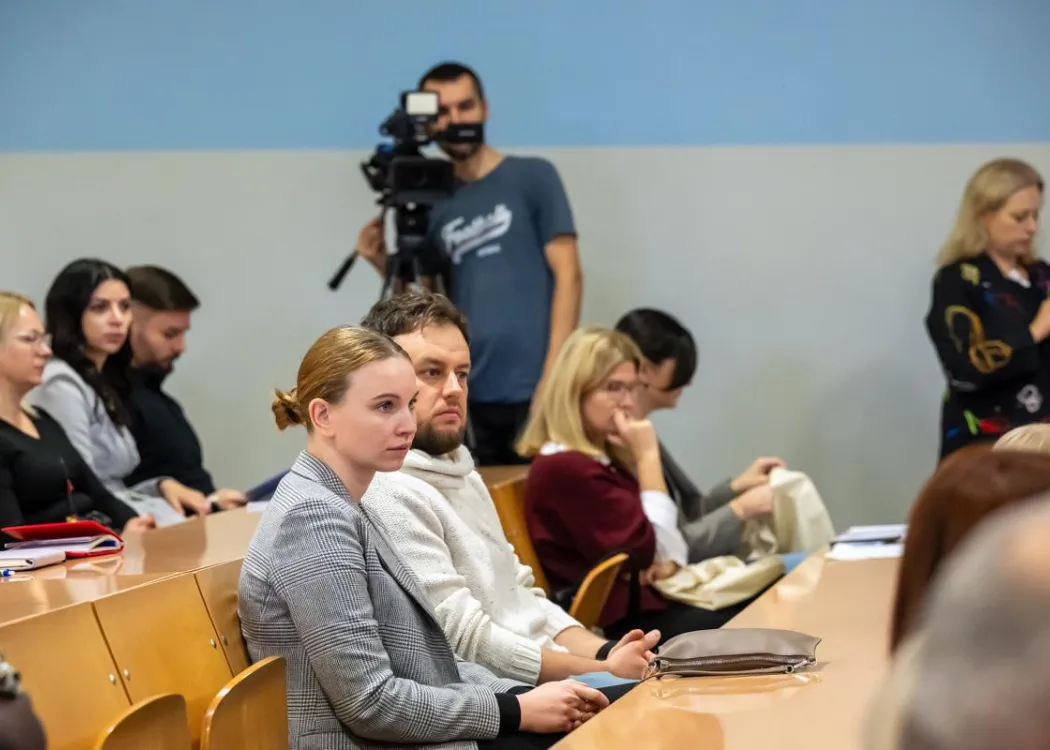 Konferencja SZP o rozszczepie wargi: uczestnicy siedzą