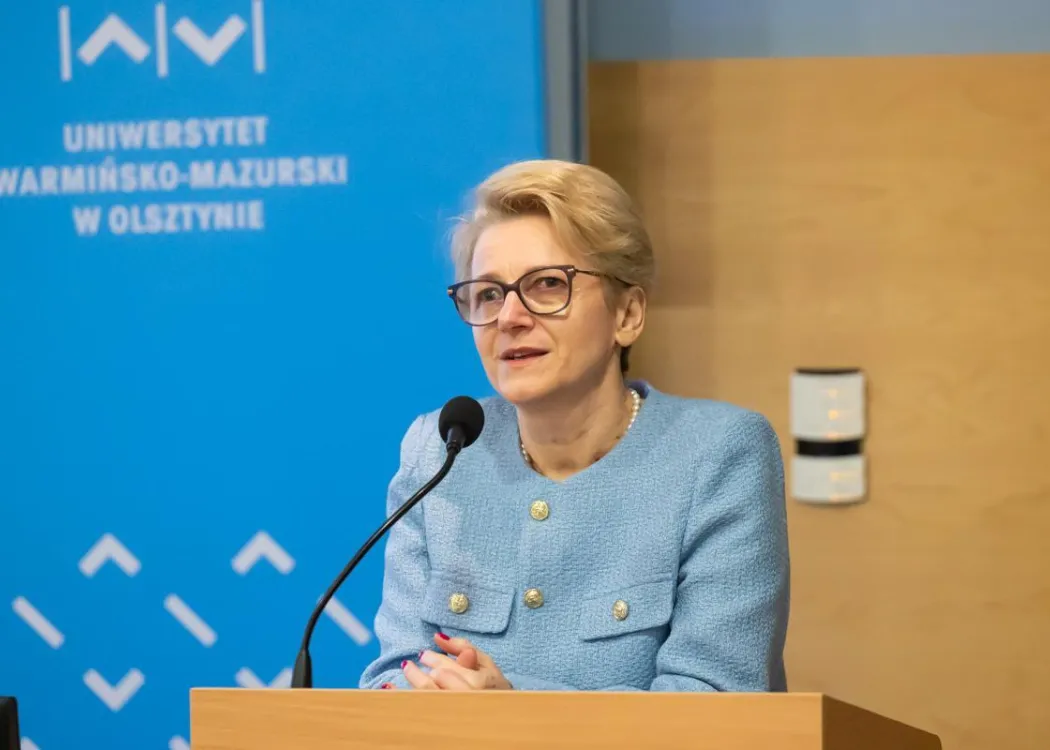 Konferencja SZP o rozszczepie wargi: dyrektor Piskorz-Ogórek przemawia