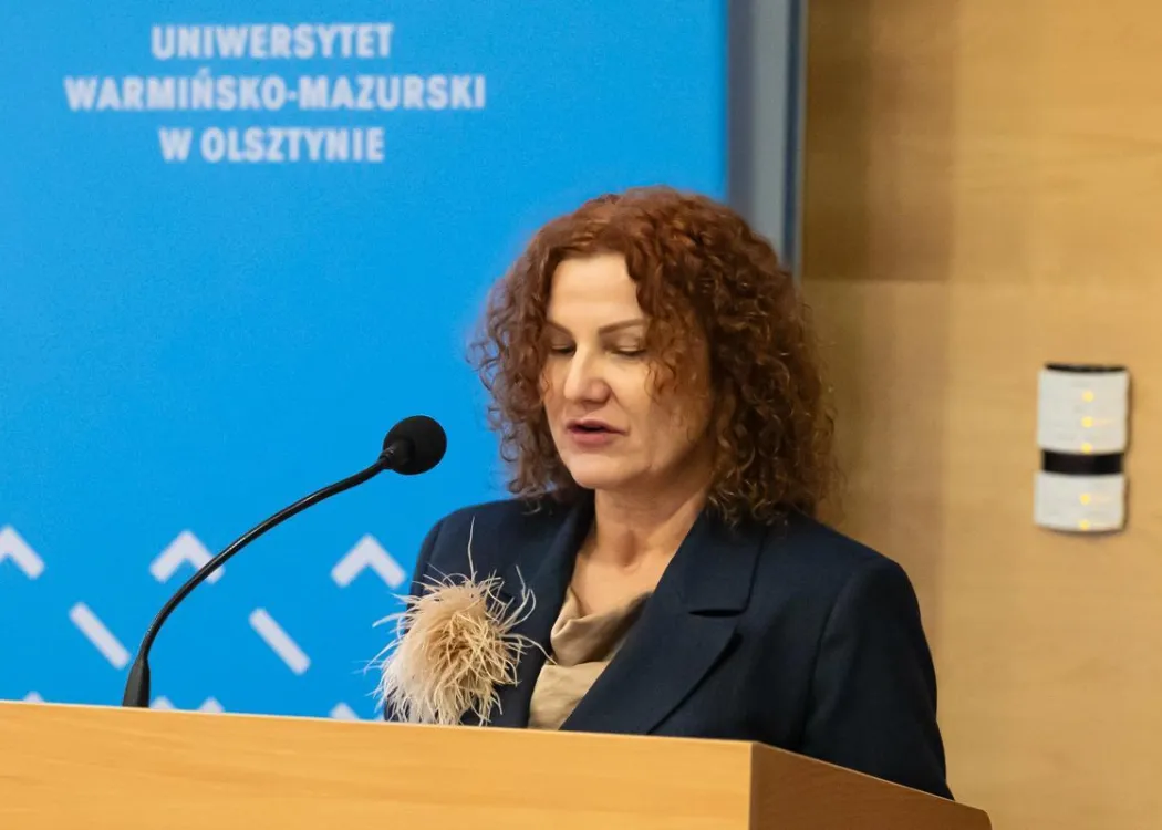 Konferencja SZP o rozszczepie wargi: prelegentka przemawia