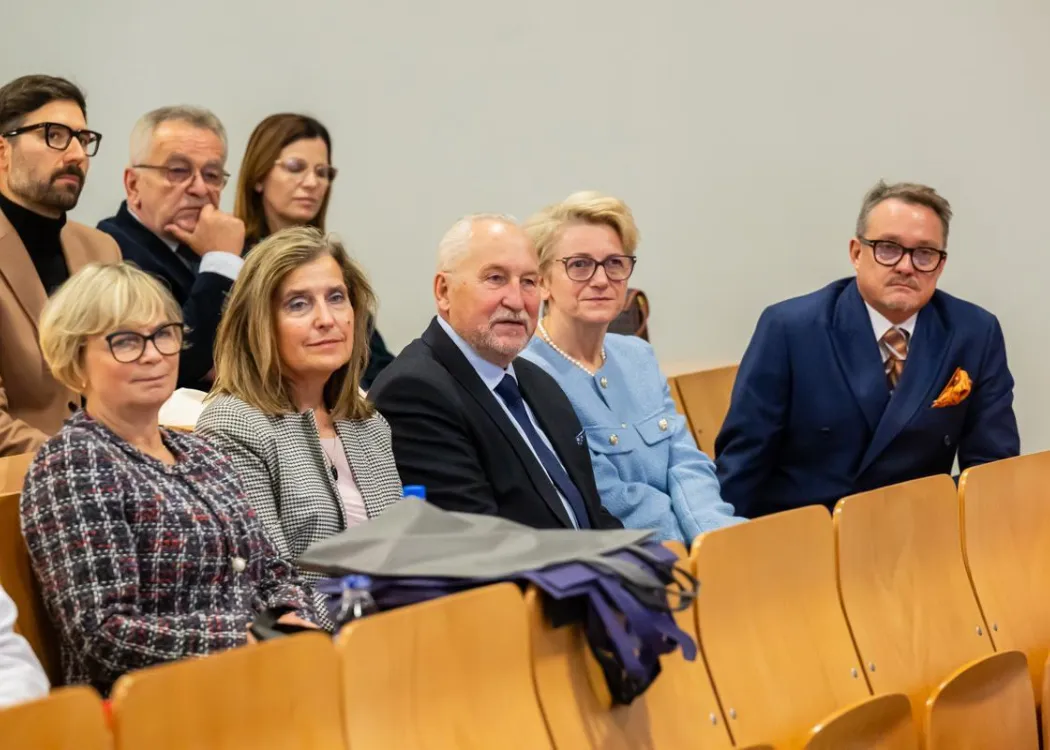 Konferencja SZP o rozszczepie wargi: uczestnicy siedzą