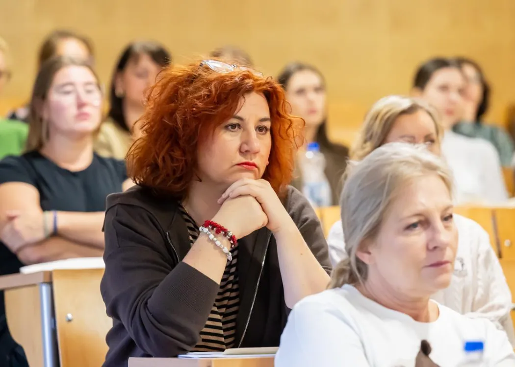 Konferencja SZP o rozszczepie wargi: uczestnicy siedzą