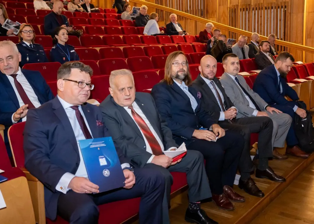 Konferencja o mobbingu: goście konferencji na widowni