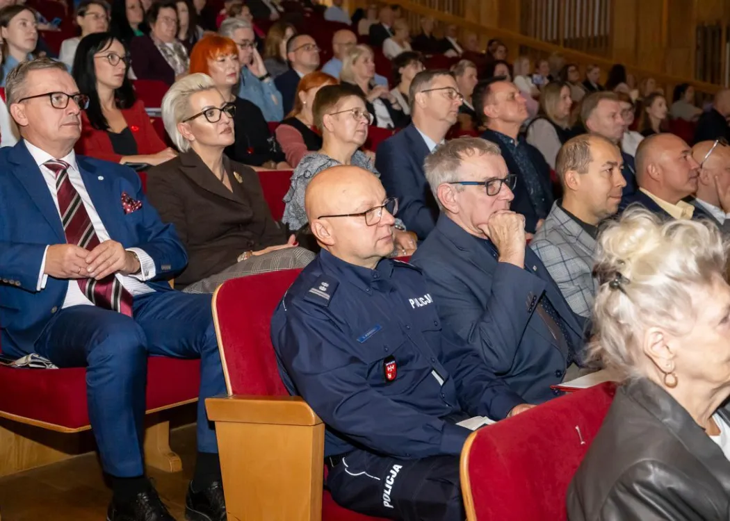 Konferencja o mobbingu: uczestnicy konferencji na widowni 