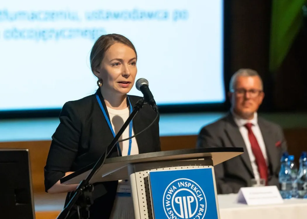 Konferencja o mobbingu: dr Kamila Naumowicz podczas wystąpienia