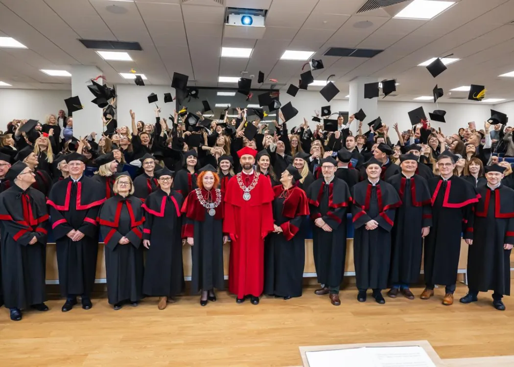absolwenci WNS podczas dyplomatorium 