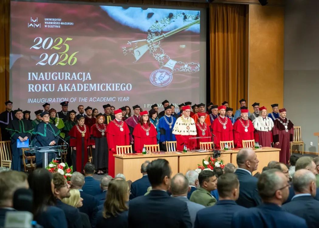 Inauguracja roku akademickiego na UWM: Senat UWM na scenie