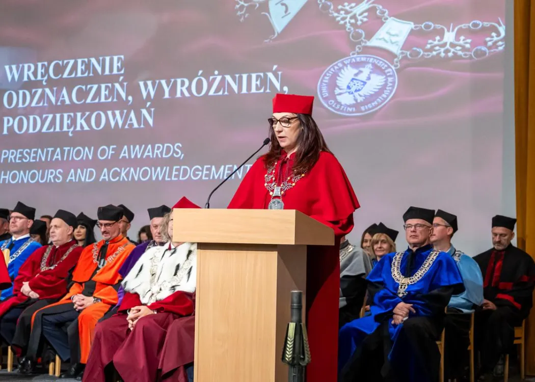 Inauguracja roku akademickiego 2025/2026: prorektor Mariola Grzybowska-Brzezińska
