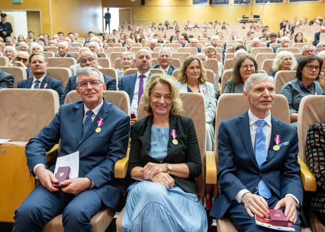 Inauguracja roku akademickiego 2025/2026: osoby odznaczone wśród publiczności 