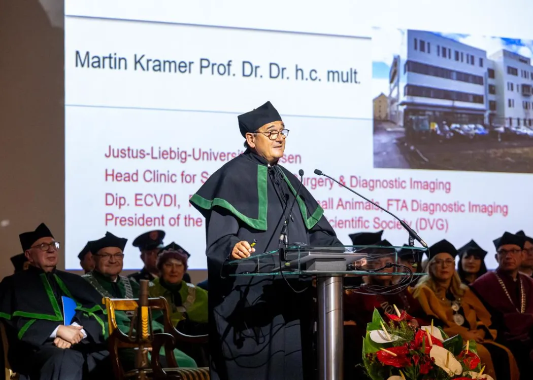 Inauguracja roku akademickiego 2025/2026: prof. Martin Kramer podczas wygłaszania wykładu