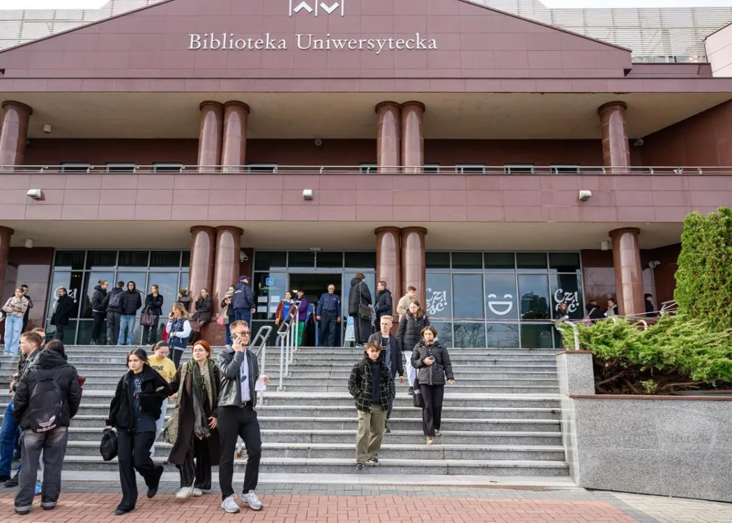 Student EXPO 2025: wejście do Biblioteki Uniwersyteckiej podczas Student EXPO 