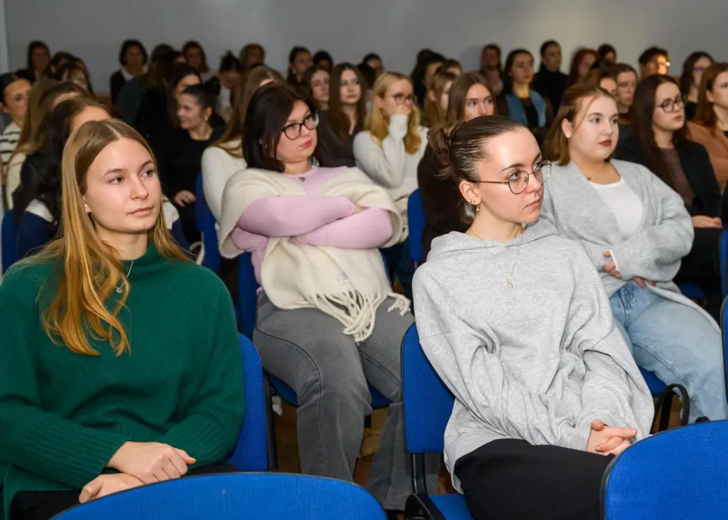 II Warmińsko-Mazurskie Seminarium dla Położnych i Studentów: uczestnicy słuchają wystąpień