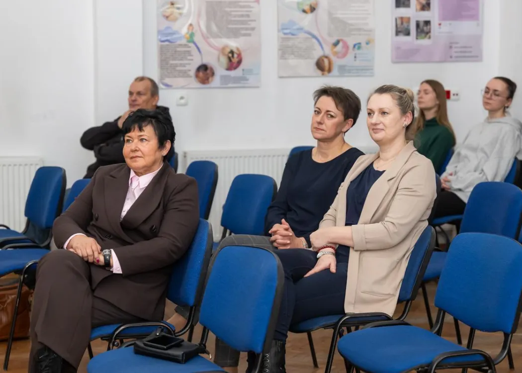 II Warmińsko-Mazurskie Seminarium dla Położnych i Studentów: uczestnicy seminarium słuchają wystąpienia