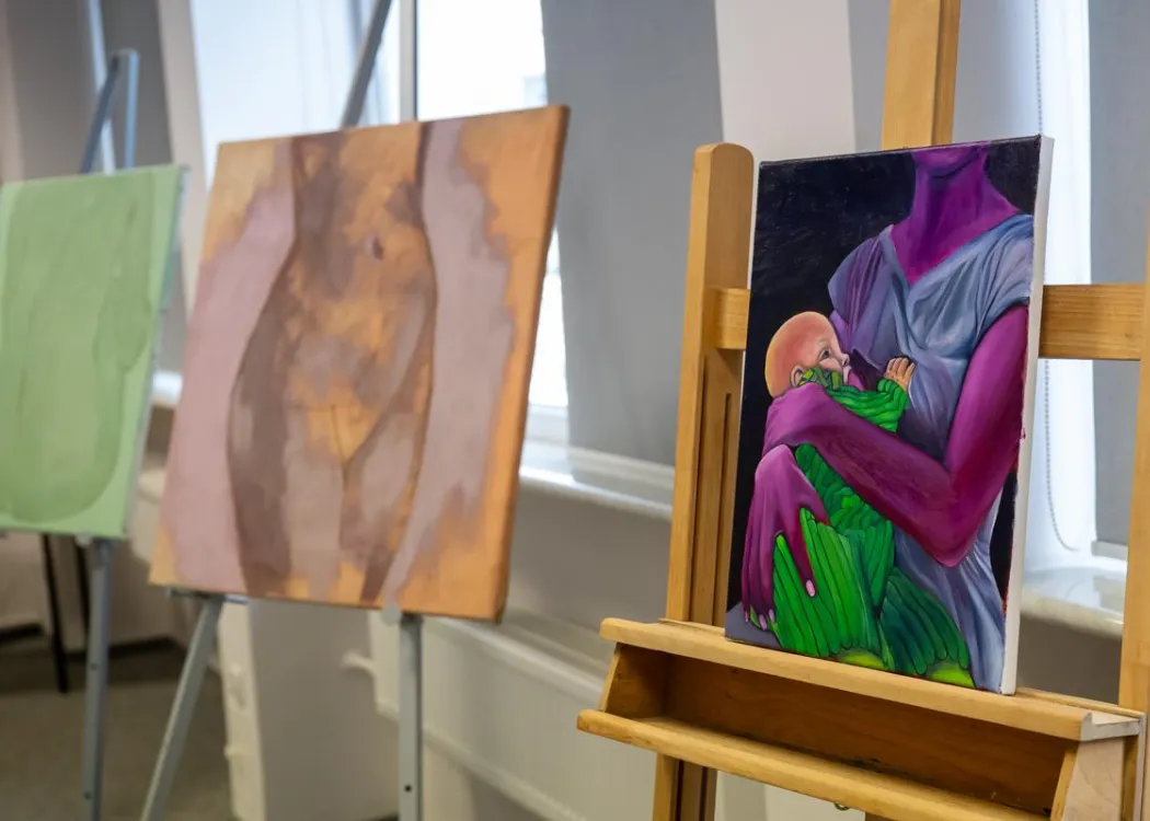 II Warmińsko-Mazurskie Seminarium dla Położnych i Studentów: wystawa prac studentów Wydziału Sztuki  