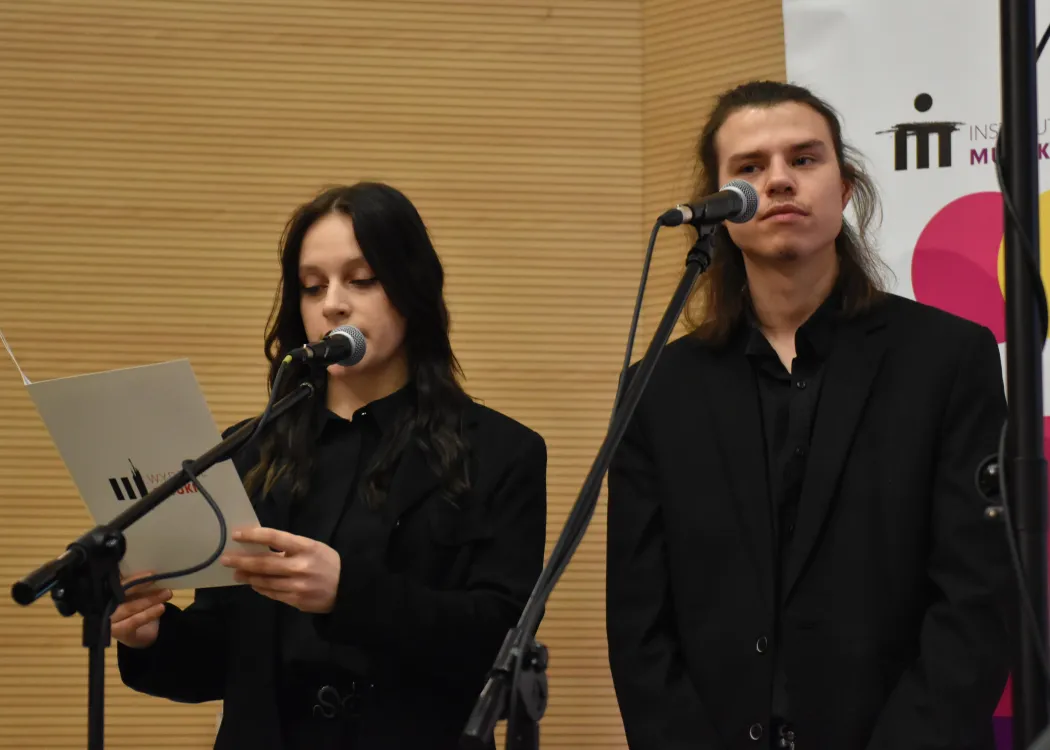 Dyplomatorium Wydziału Sztuki 2025: studenci Wydziału Sztuki prowadzą uroczystość