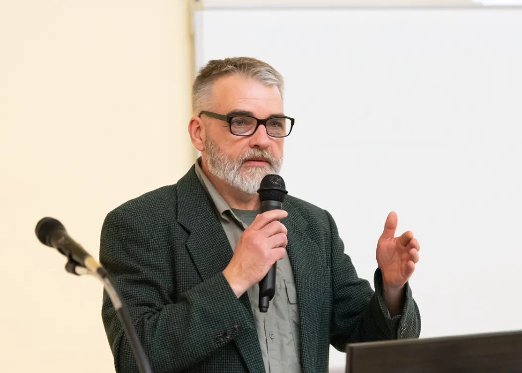 dr Wojciech Śmietana podczas wykładu na UWM