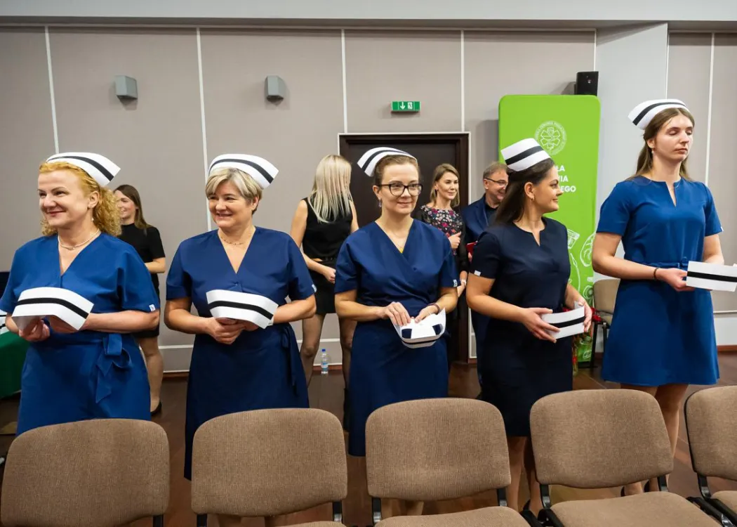 Dyplomatorium SZP: przypięcie czepków