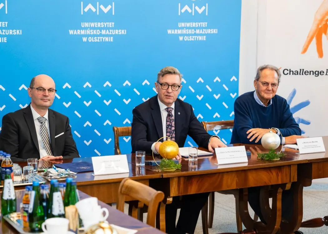 rektor HSO, prof. Jerzy Przyborowski i prezes zarządu Fundacji im. Marii i Georga Dietrichów podczas spotkania delegacji Olsztyn-Offenburg