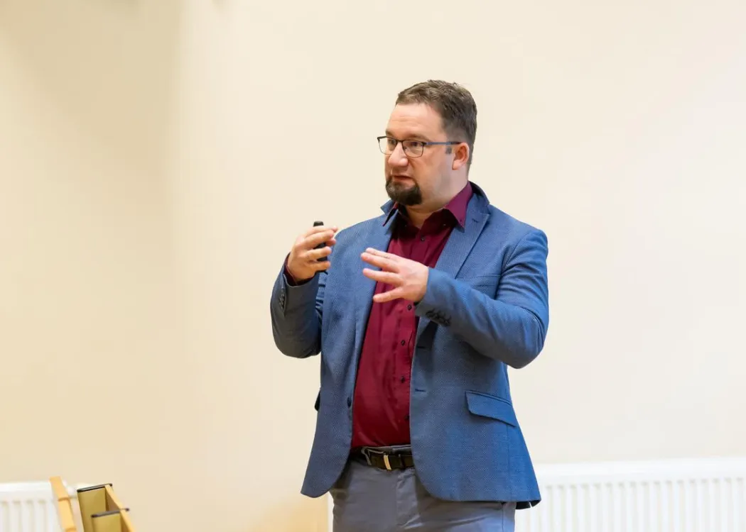 Bartosz Naskręcki podczas wykładu