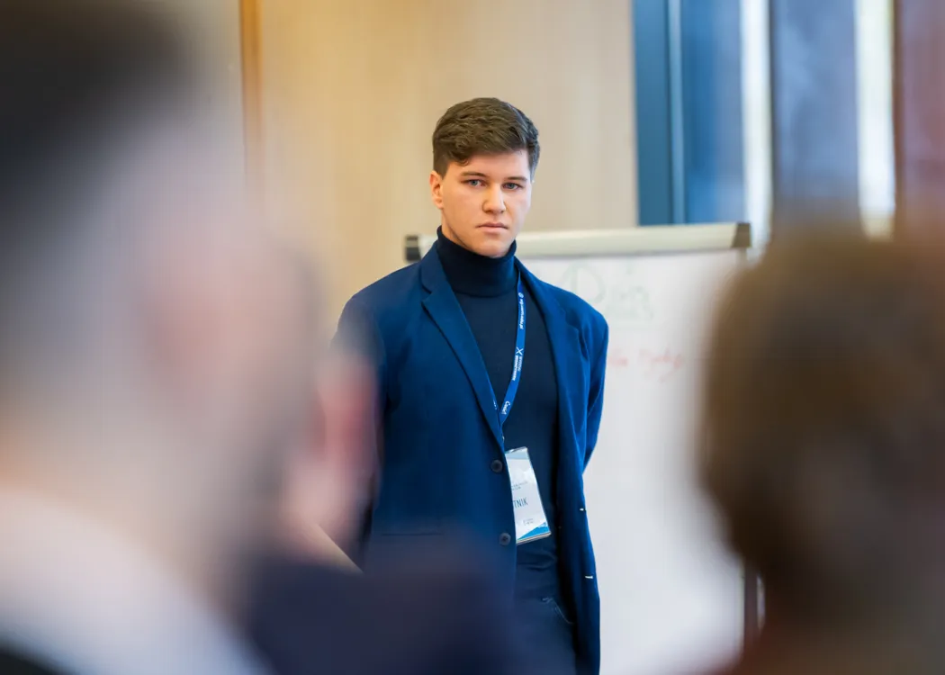student wygłaszający referat