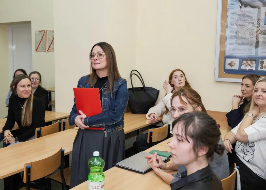 Seminarium kół naukowych na WBZ: Dorota Witkowska pośród studentów