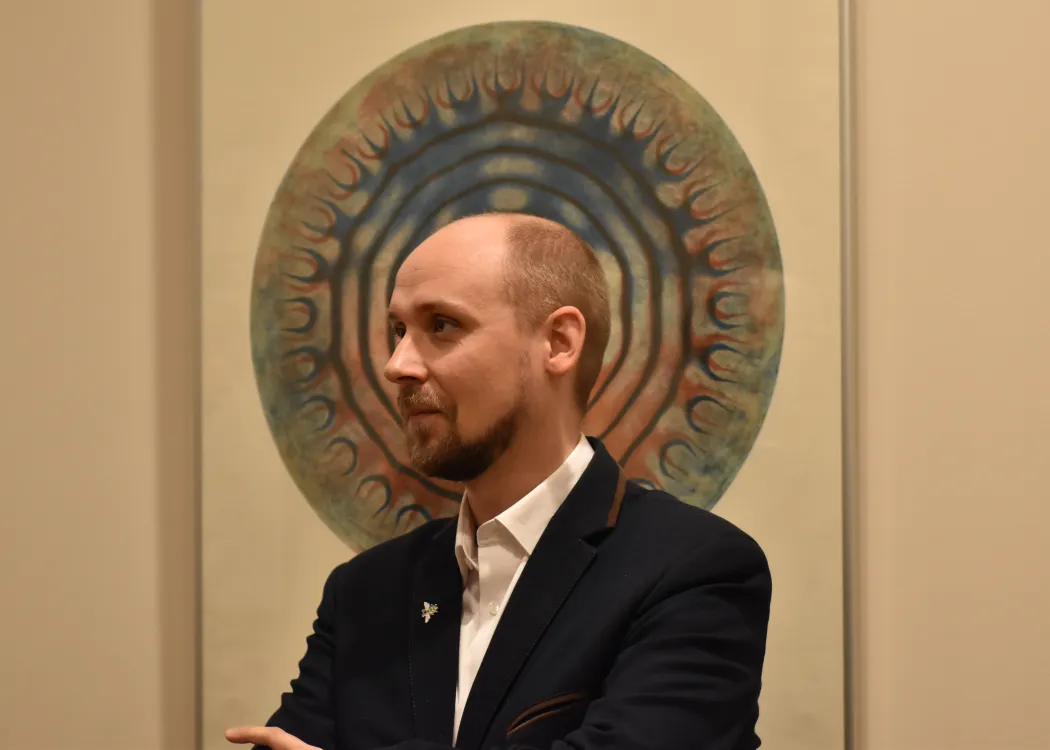 Wystawa w Galerii Rektorskiej: Marcin Piotrowicz podczas otwarcia wystawy