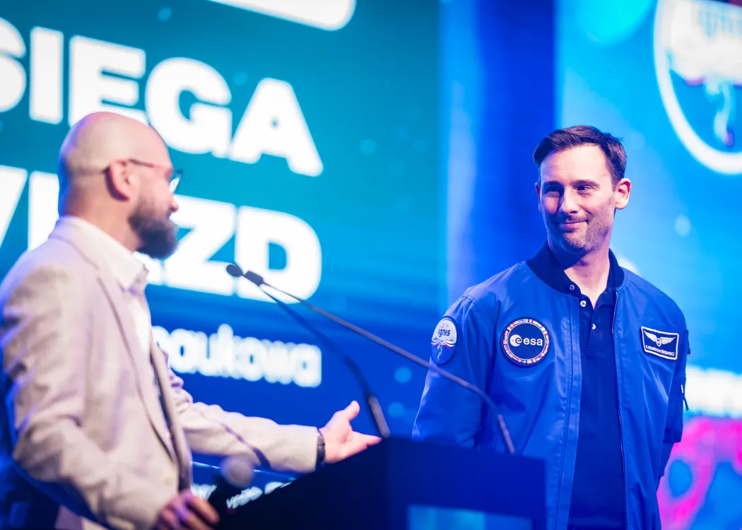 Spotkanie ze Sławoszem Uznańskim-Wiśniewskim na UWM: Mariusz Korpoliński i dr inż. Sławosz Uznański-Wiśniewski 