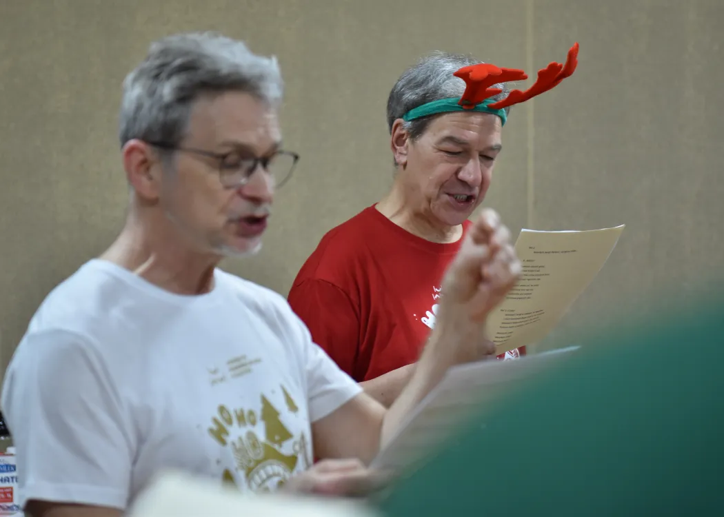 Nagranie pastorałki 2025: dwóch mężczyzn śpiewają pastorałkę