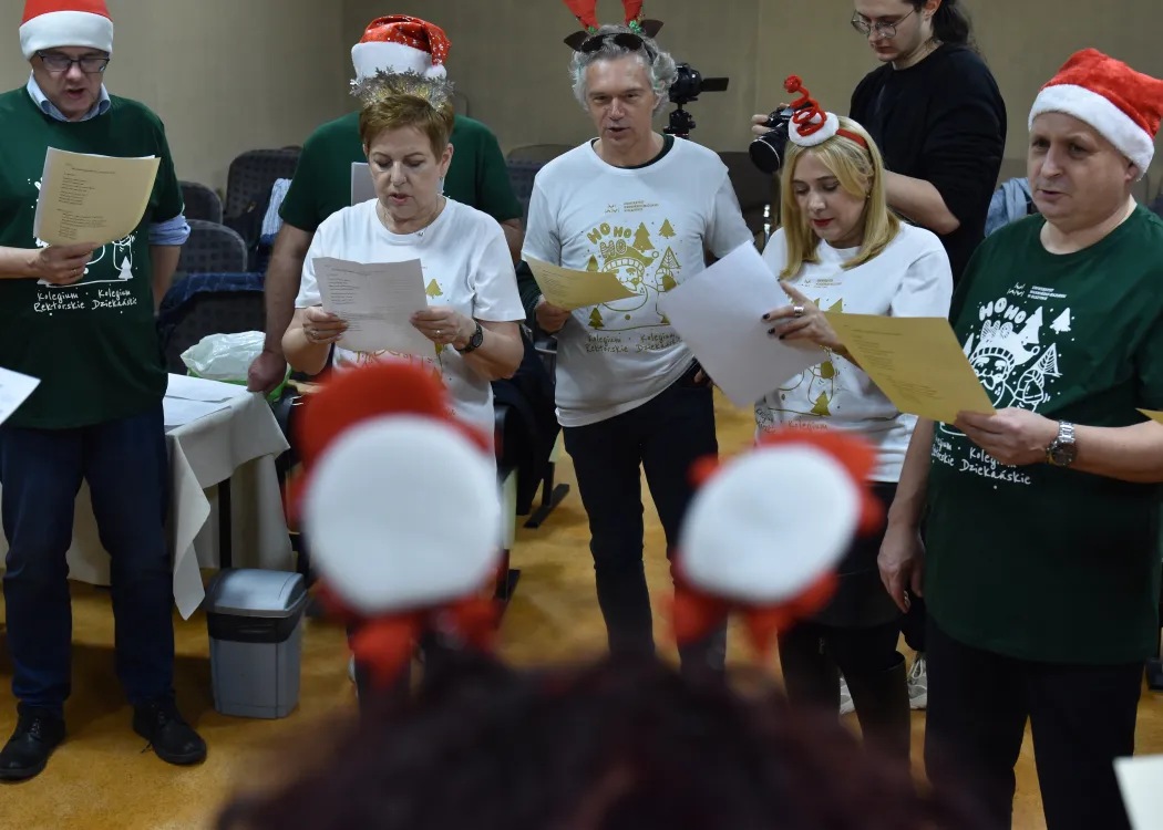 Nagranie pastorałki 2025: dziekani wydziałów nagrywają pastorałkę