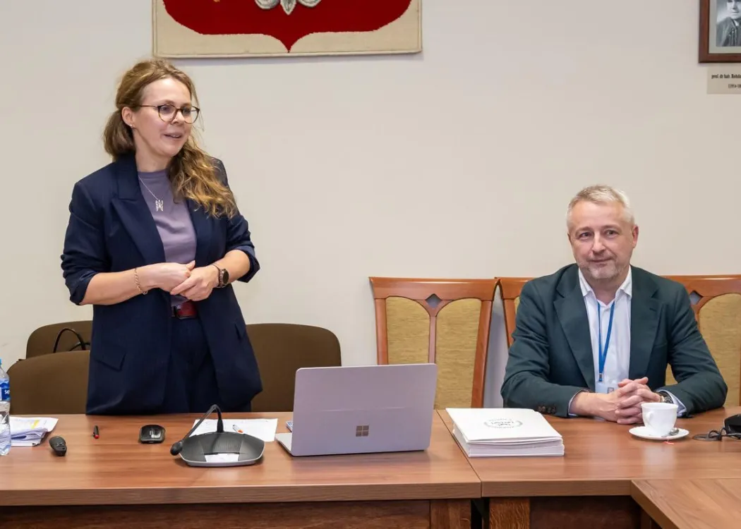 Posiedzenie Rady Naukowej Szkoły Doktorskiej UWM: prof. Małogrzata Cygańska przemawia