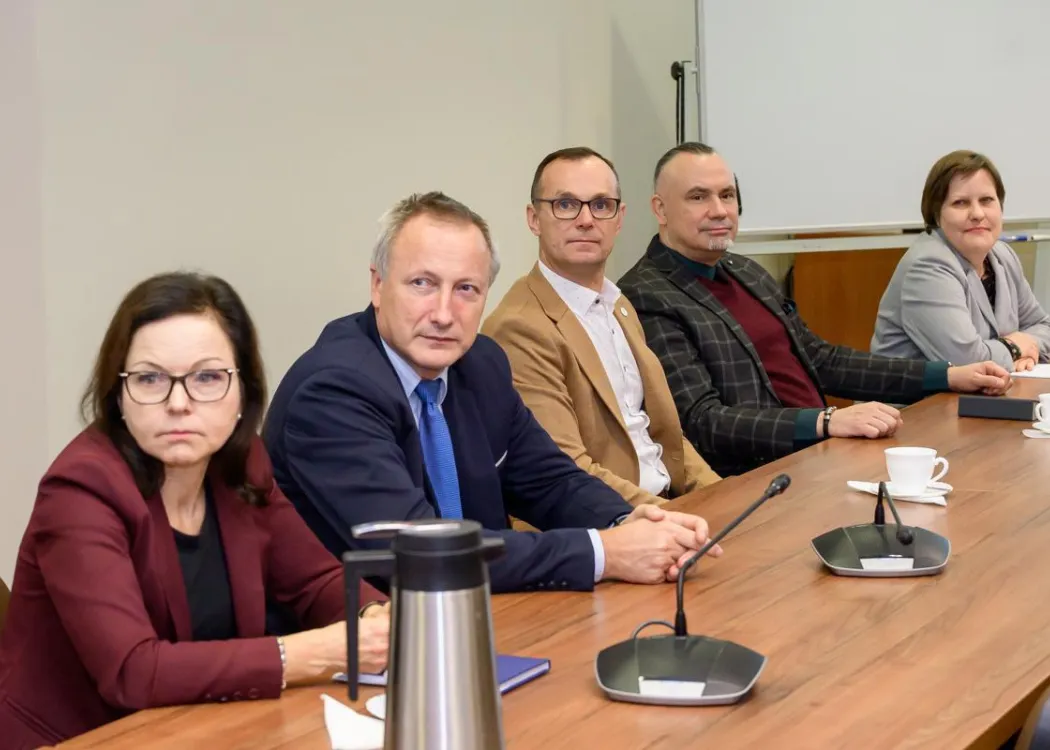 Posiedzenie Rady Naukowej Szkoły Doktorskiej UWM: członkowie Rady Naukowej Szkoły Doktorskiej biorą udział w spotkaniu 