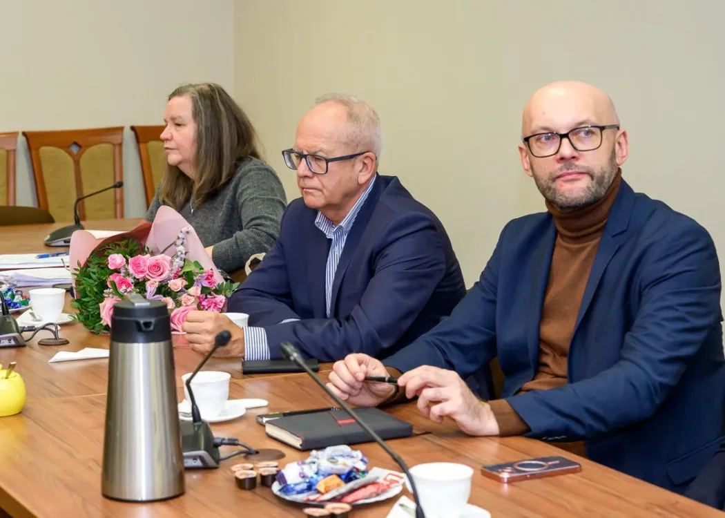 Posiedzenie Rady Naukowej Szkoły Doktorskiej UWM: członkowie Rady Naukowej Szkoły Doktorskiej biorą udział w spotkaniu 