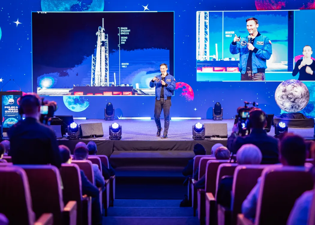 Spotkanie ze Sławoszem Uznańskim-Wiśniewskim na UWM: Sławosz Uznański-Wiśniewski wygłasza wykład