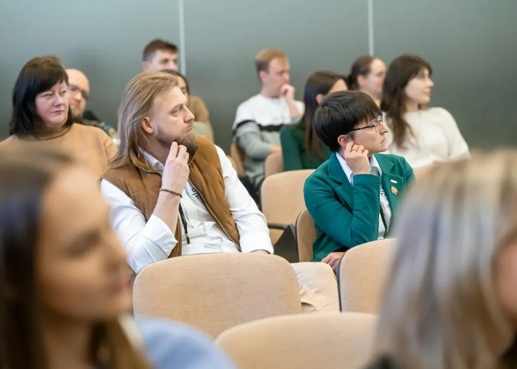 Konferencja rynek pracy dla leśnika 2025: publiczność siedzi na sali podczas konferencji 