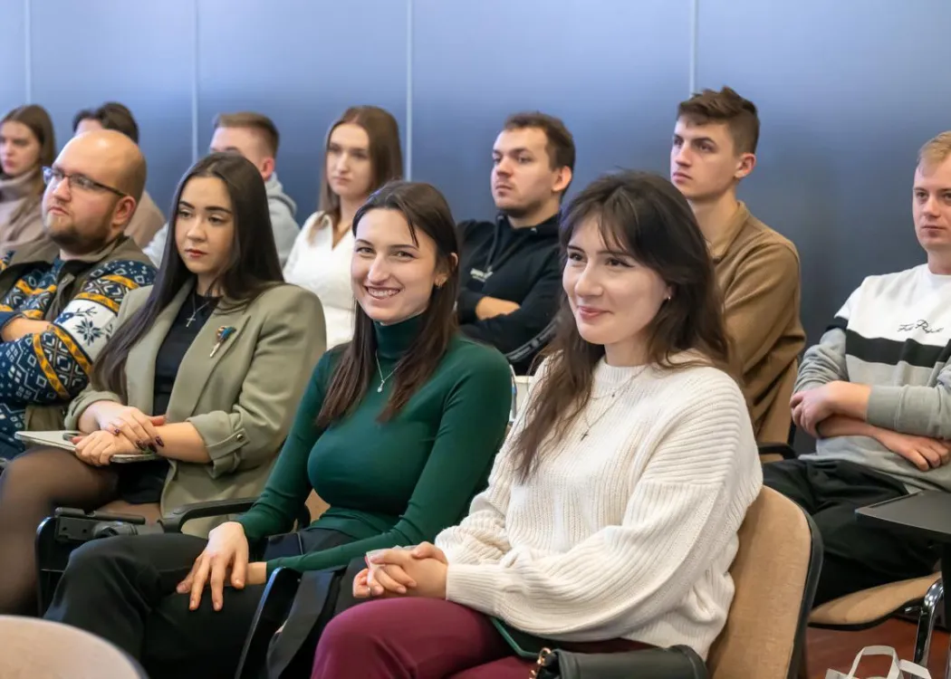 Konferencja rynek pracy dla leśnika 2025: publiczność siedzi na sali podczas konferencji 