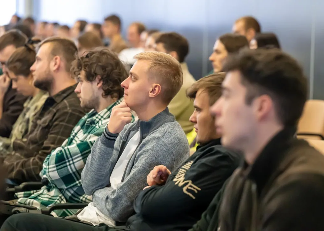 Konferencja rynek pracy dla leśnika 2025: publiczność siedzi na sali podczas konferencji 